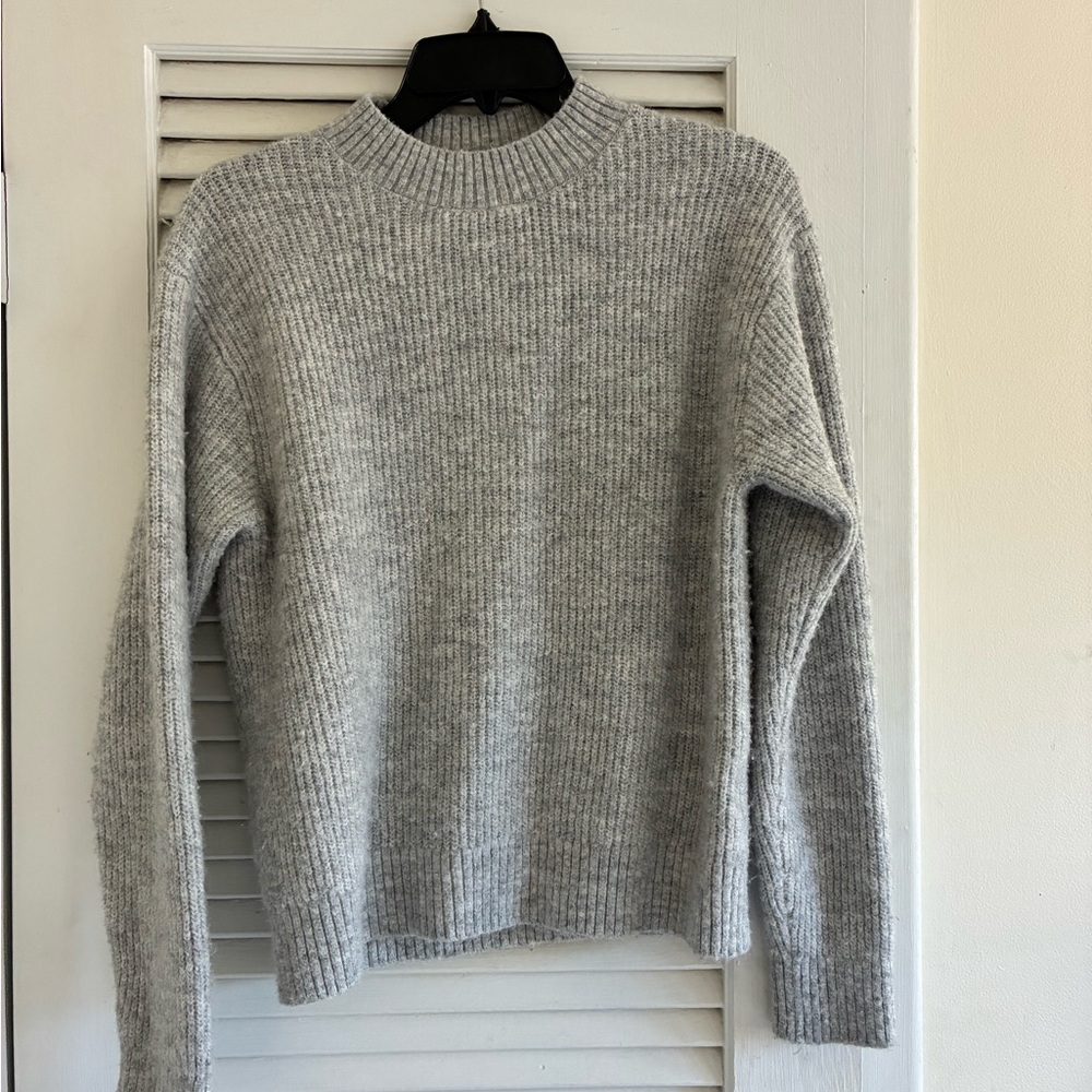 H&M Light Gray Knit Sweater